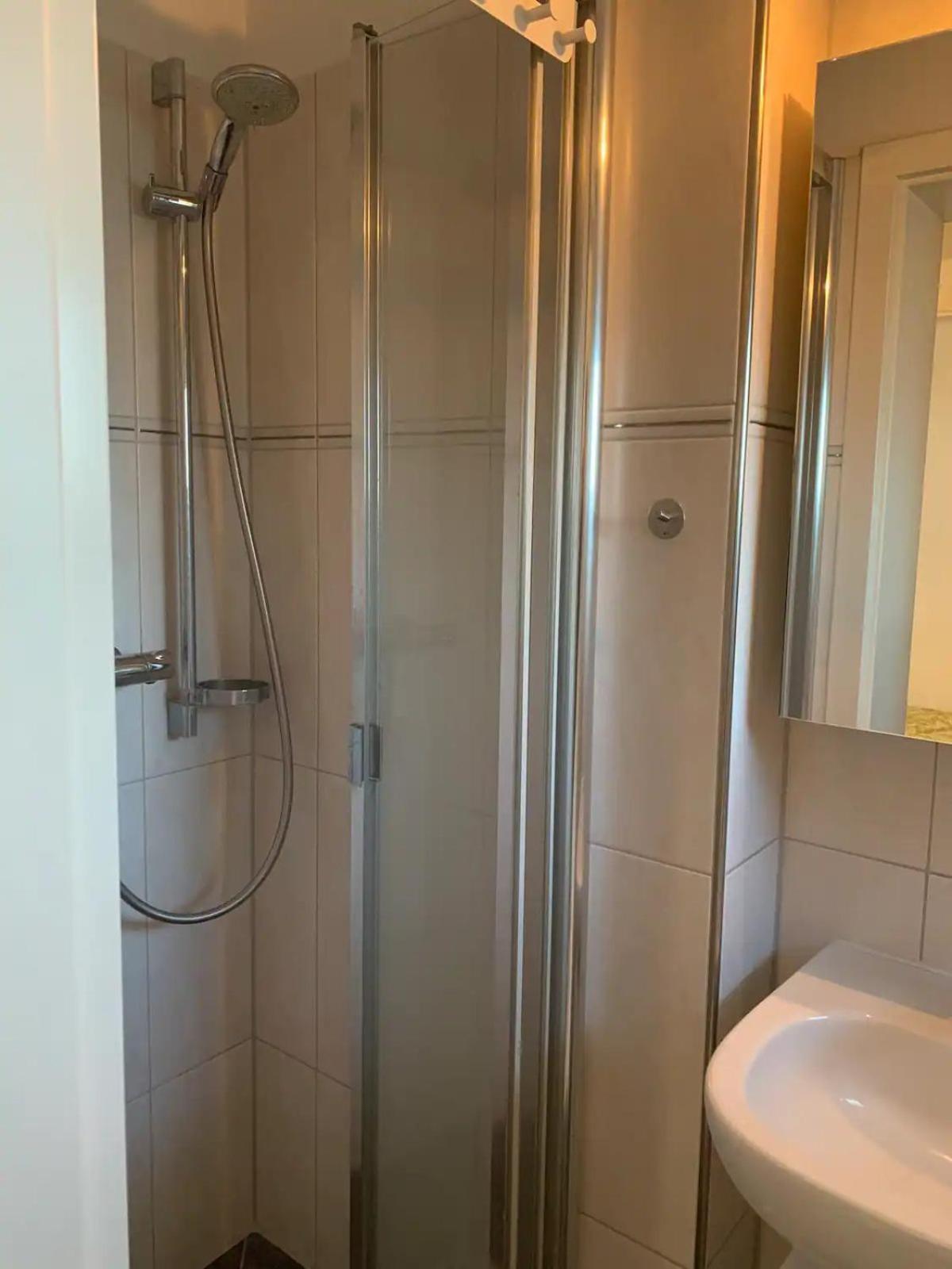 Messewohnung Fuer 5 Gaeste Mit Balkon Und Lift Hannover Exterior photo